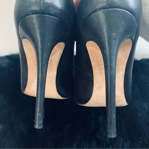 PLV Sz 9.5 POUR LA VICTOIRE Back Zipper Metal Bows Straps Pointy Toe Pumps - Picture 10 of 12